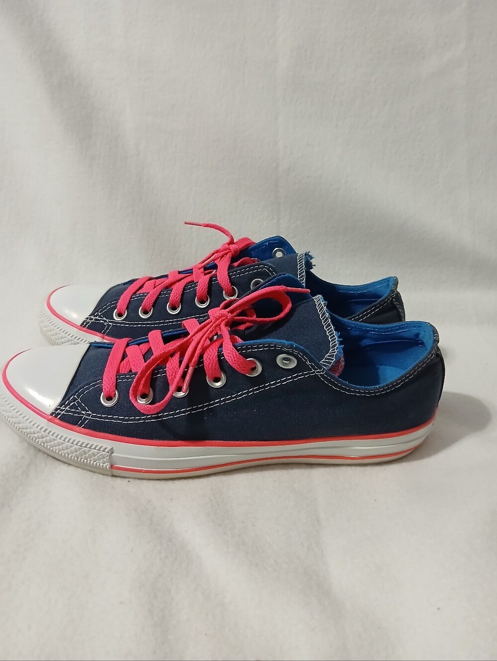 Converse  Classic Navy Canvas Low-Top Sneakers with Pink Accents Unisex W10/M8 - Picture 3 of 11